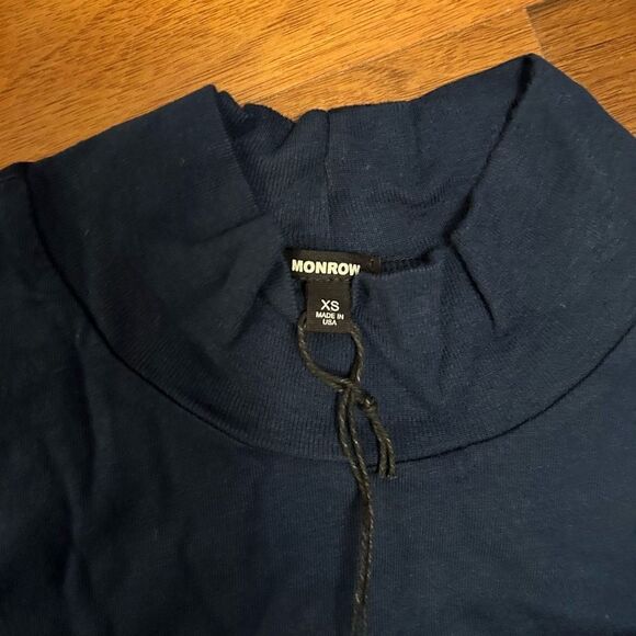 Monrow NWT mock neck shirred sleeve XS‎ - Picture 2 of 4
